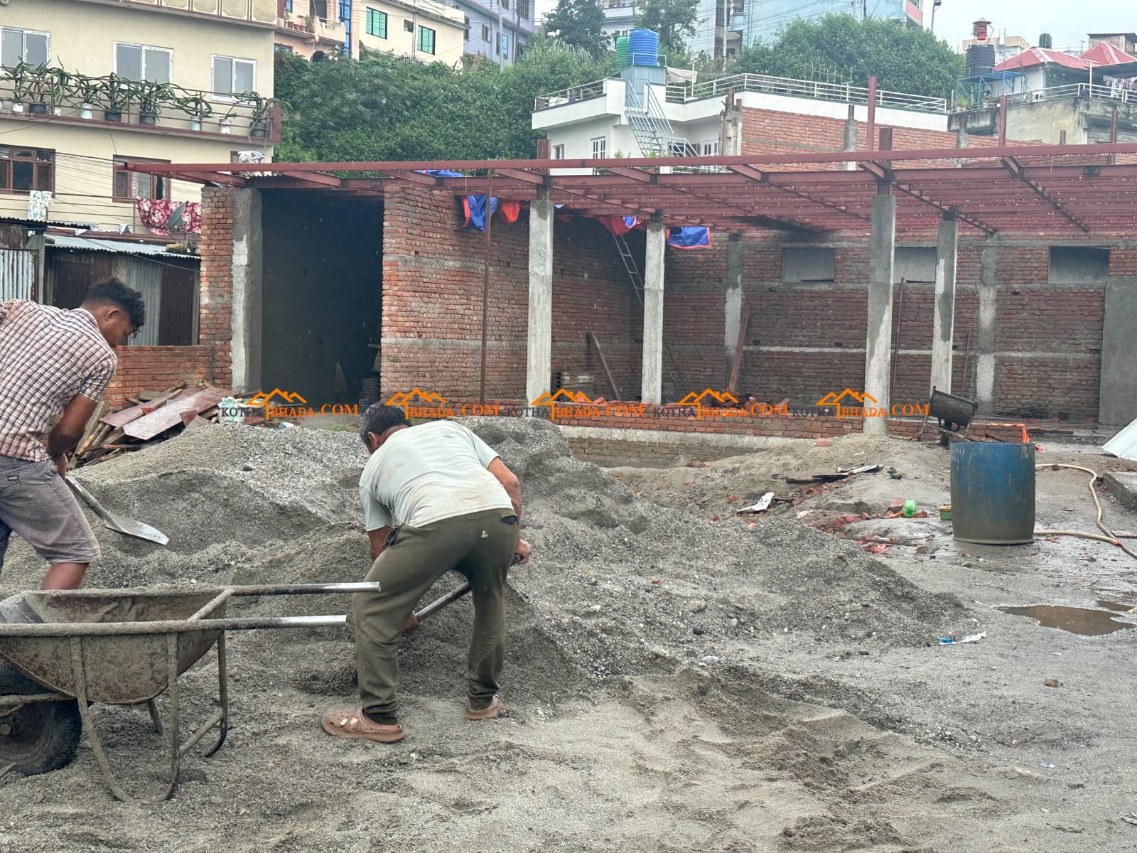 Commercial space available for rent in Radhey radhey perfect for gym and marts
